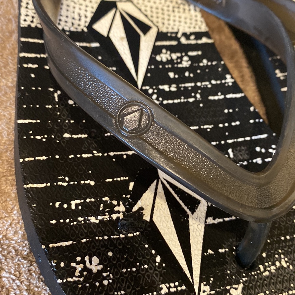 VOLCOM - Picture 3 of 4